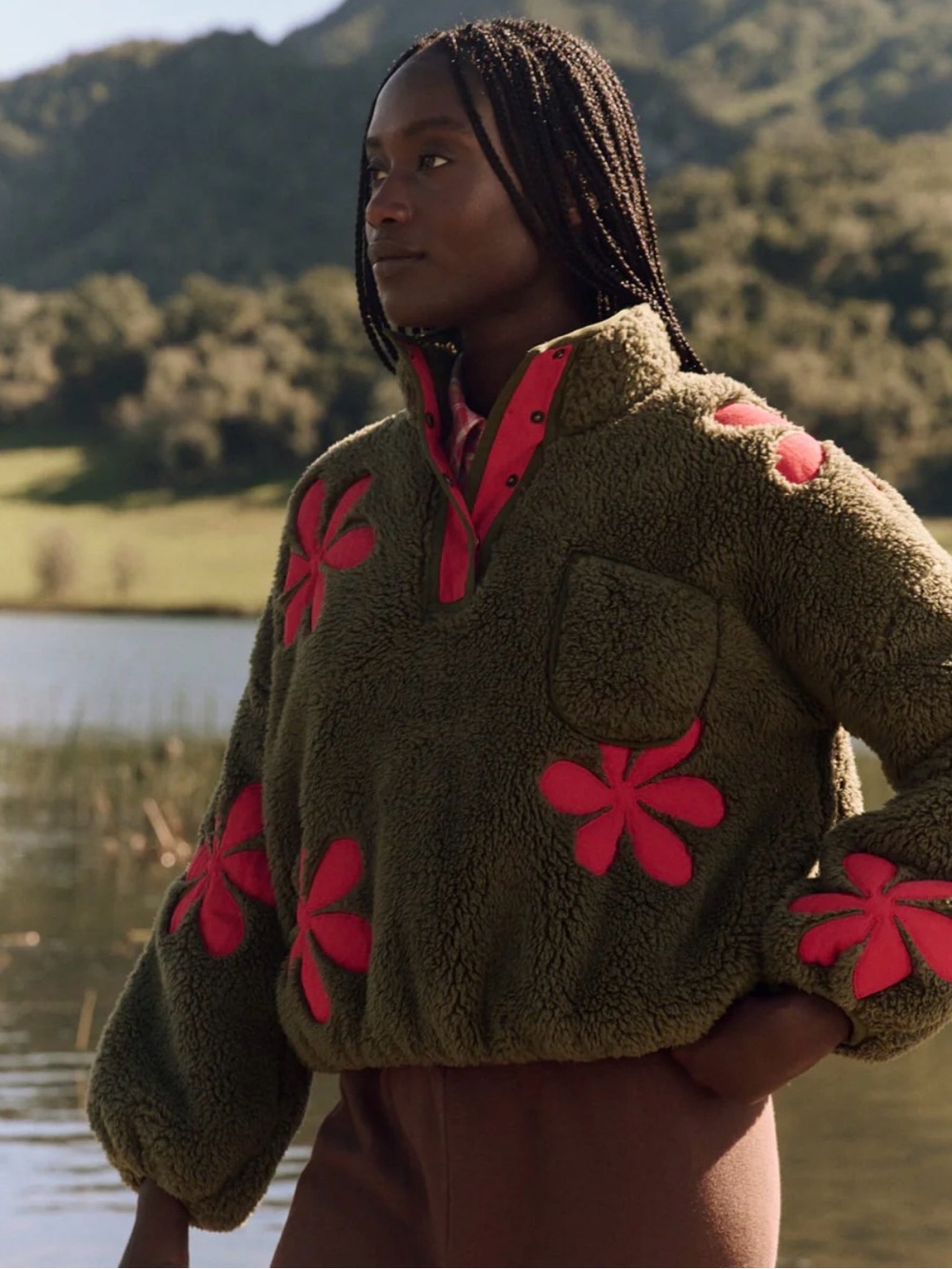 The Great Patch Pocket Countryside Pullover with Daisy Appliqué